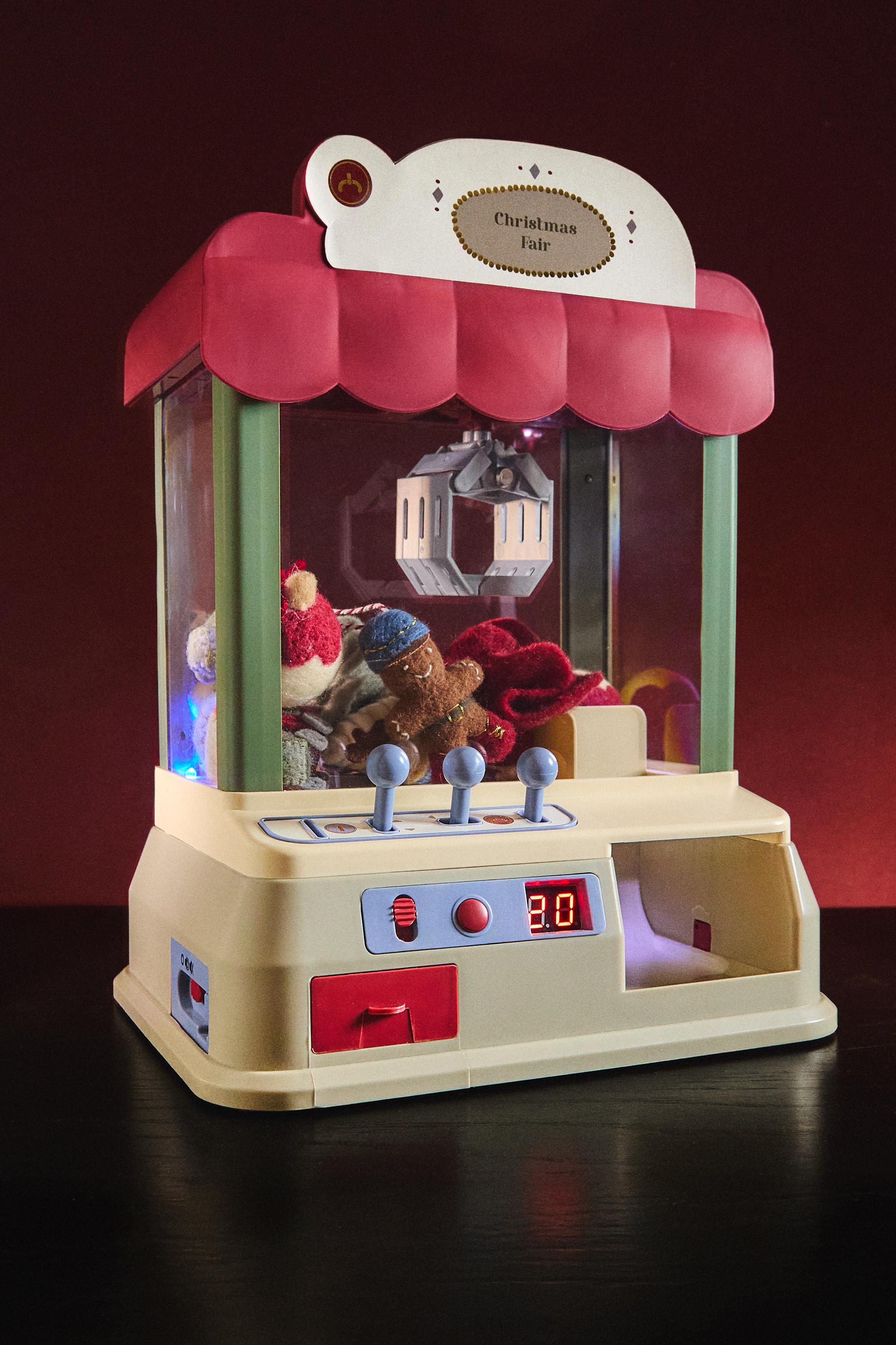 CHILDREN'S CHRISTMAS TOY CLAW MACHINE
